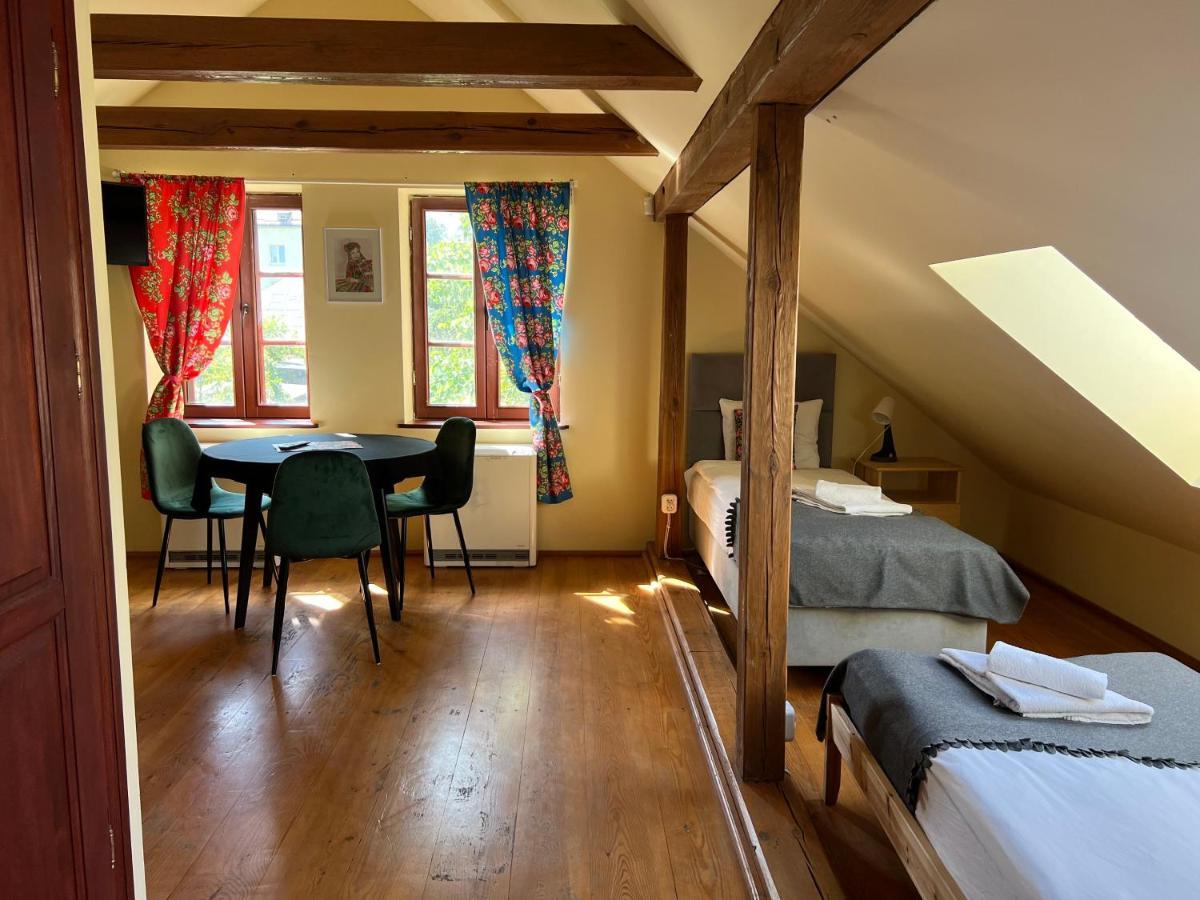 Gosciniec Folkier Hostel Zgierz Bagian luar foto