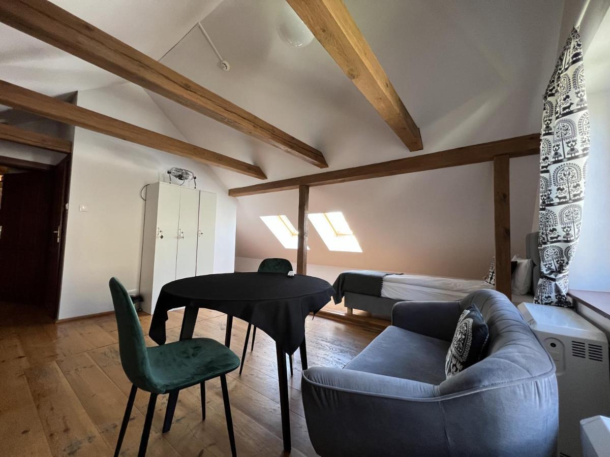 Gosciniec Folkier Hostel Zgierz Bagian luar foto