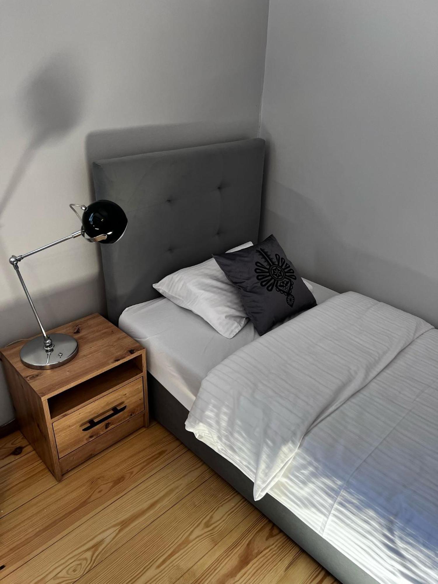 Gosciniec Folkier Hostel Zgierz Bagian luar foto