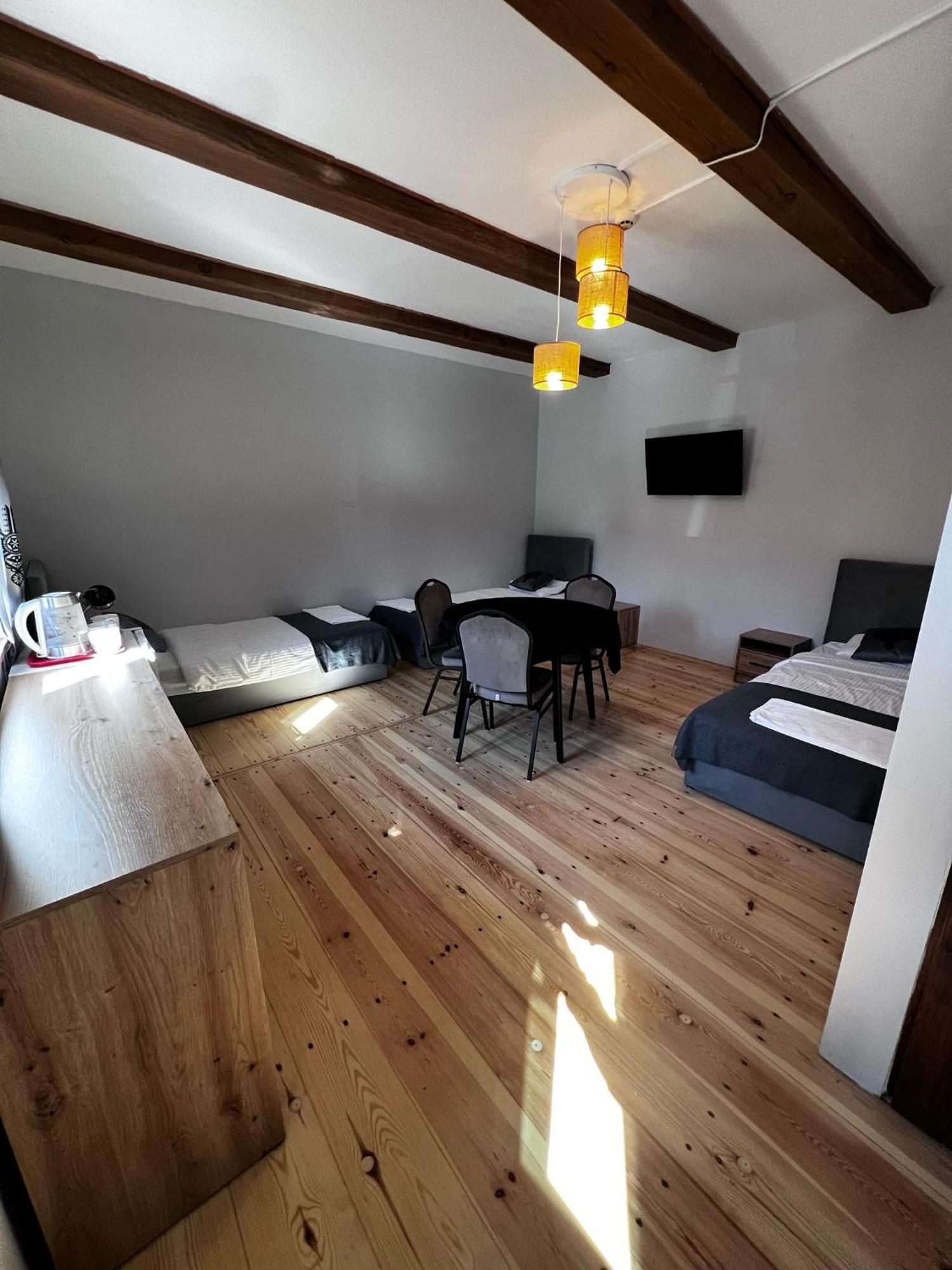 Gosciniec Folkier Hostel Zgierz Bagian luar foto