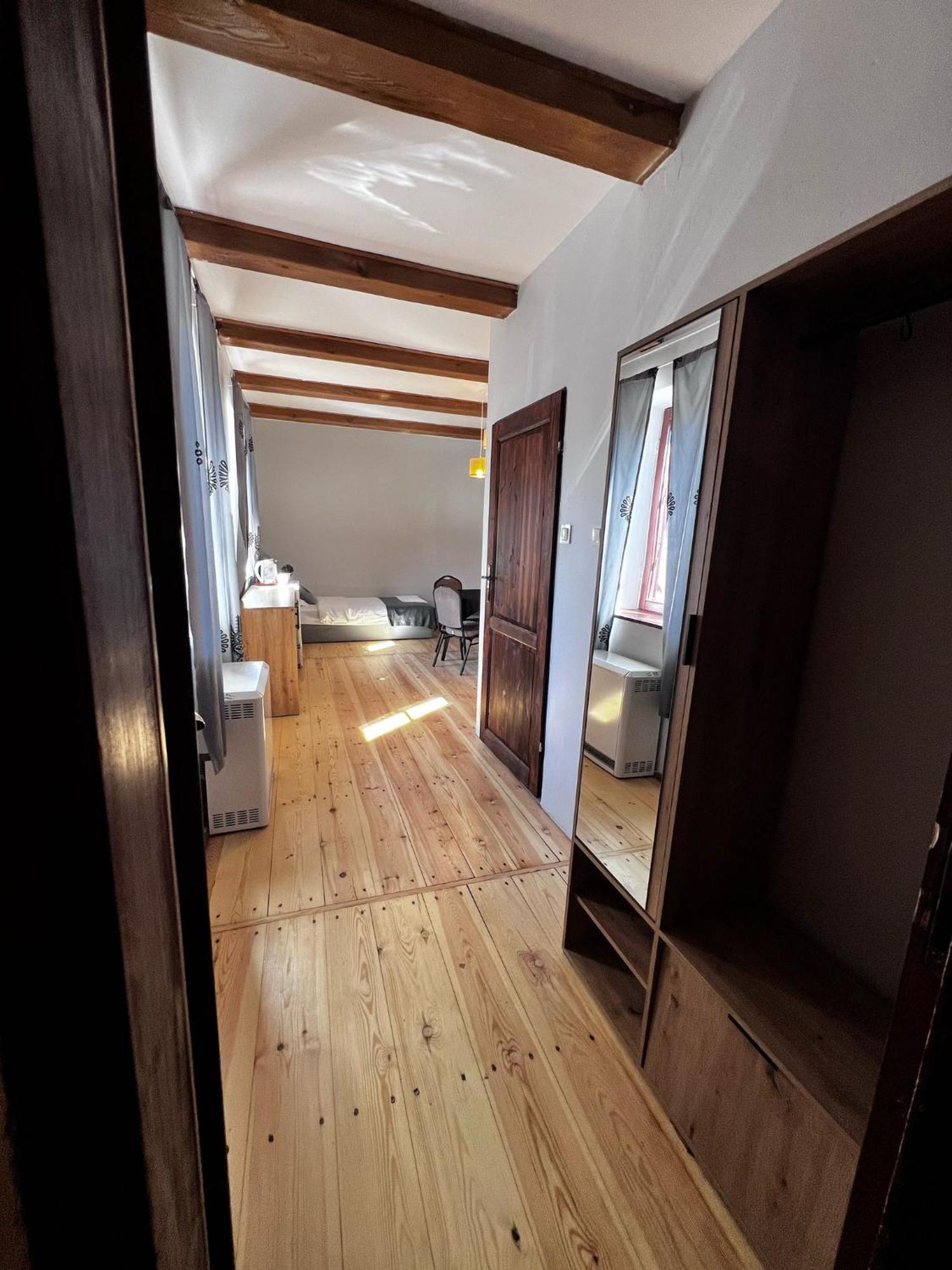 Gosciniec Folkier Hostel Zgierz Bagian luar foto