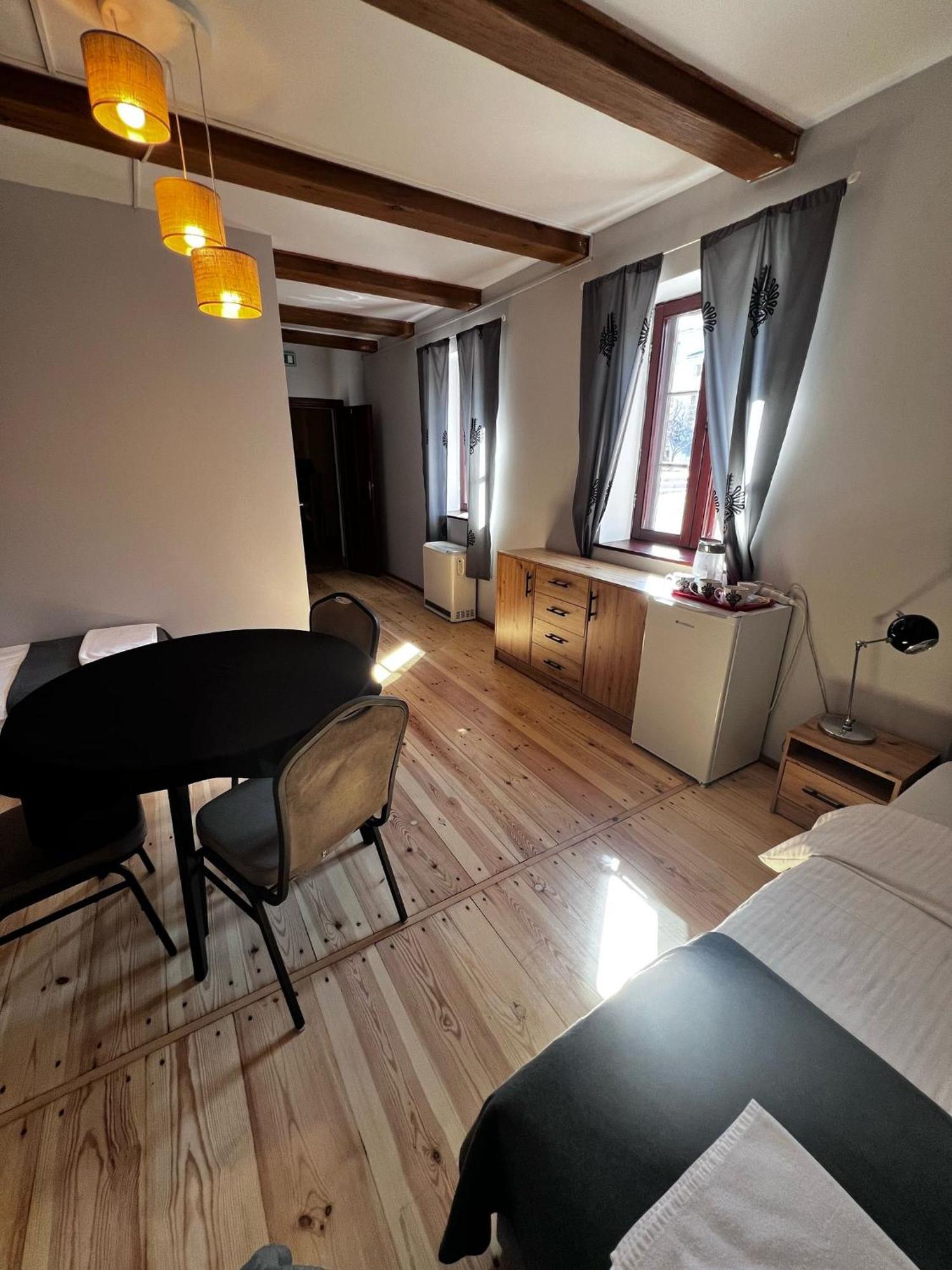 Gosciniec Folkier Hostel Zgierz Bagian luar foto